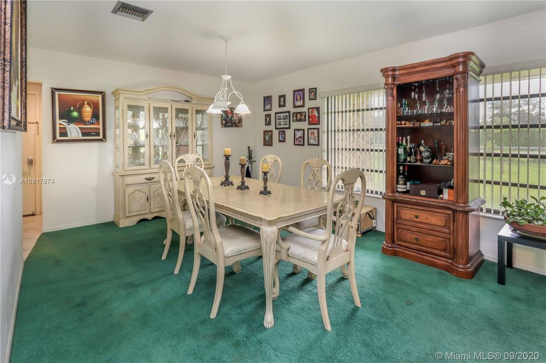 Vendido Recientemente: $2,500,000 (3 camas, 2 baños, 2076 Pies cuadrados)