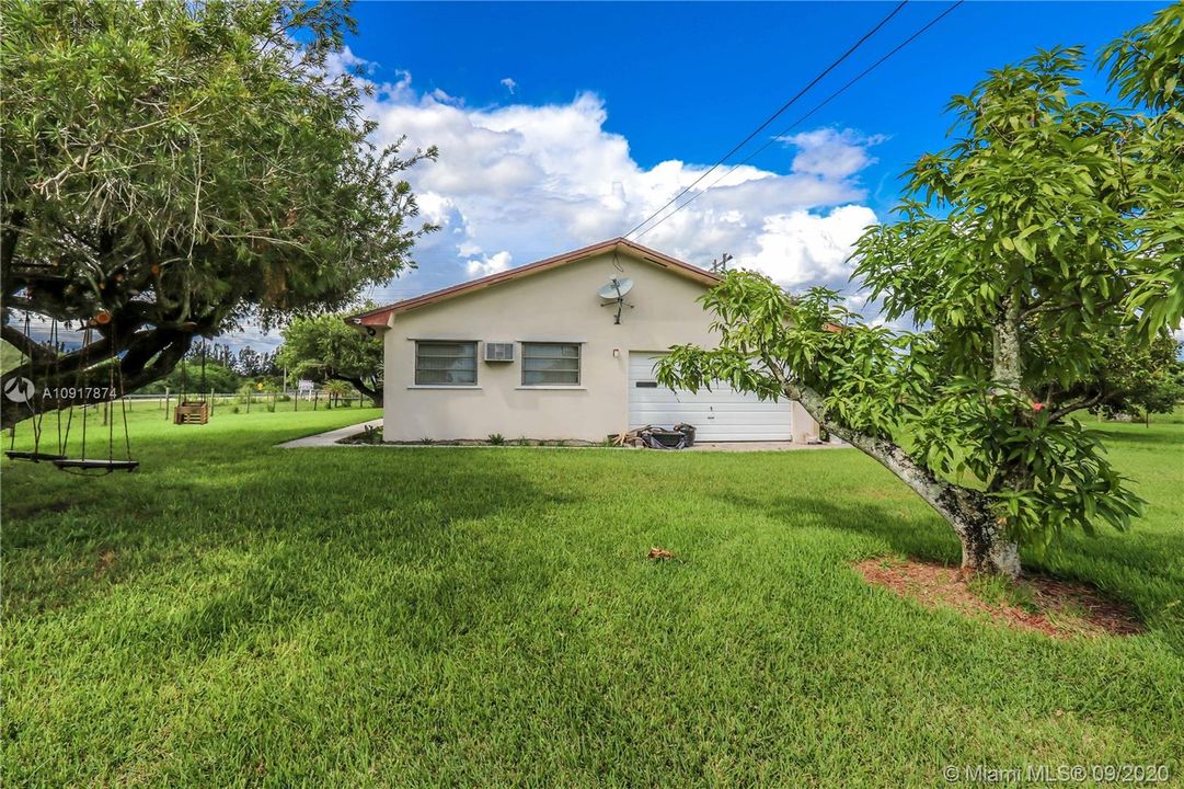 Vendido Recientemente: $2,500,000 (3 camas, 2 baños, 2076 Pies cuadrados)