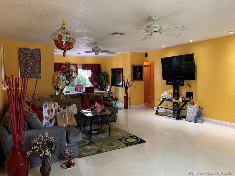 Recently Rented: $2,750 (4 beds, 2 baths, 1770 Square Feet)