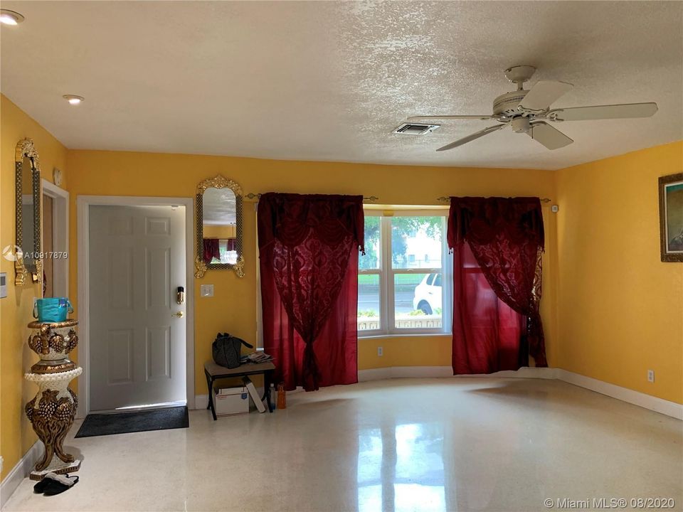 Recently Rented: $2,750 (4 beds, 2 baths, 1770 Square Feet)