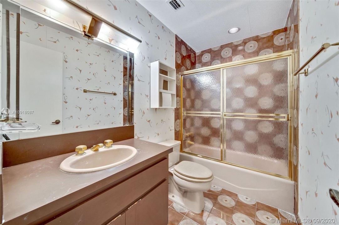 最近售出: $549,000 (3 贝兹, 2 浴室, 2255 平方英尺)