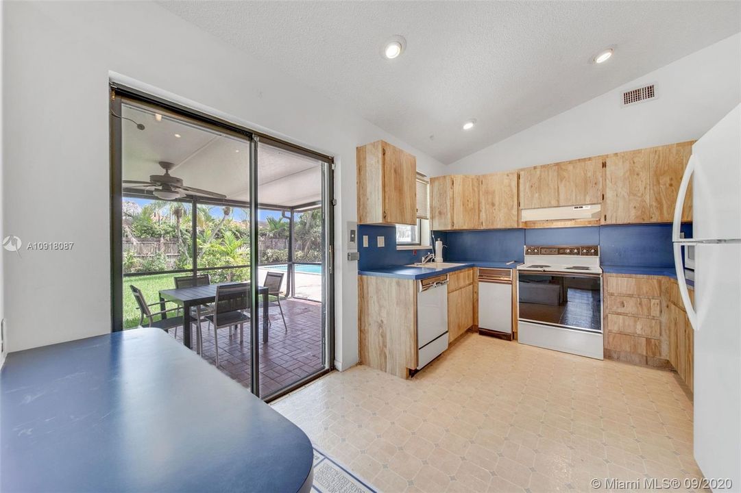 Recently Sold: $549,000 (3 beds, 2 baths, 2255 Square Feet)