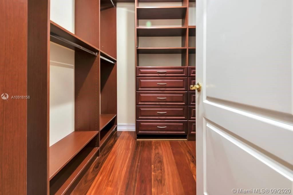 Недавно арендовано: $9,500 (6 спален, 5 ванн, 4743 Квадратных фут)