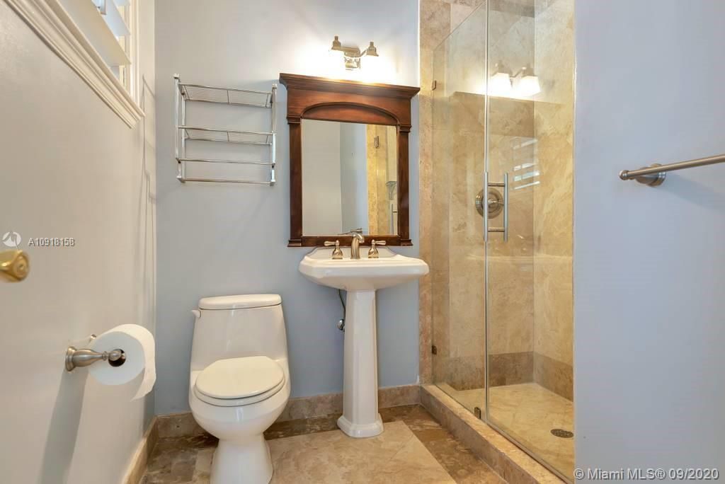 Недавно арендовано: $9,500 (6 спален, 5 ванн, 4743 Квадратных фут)