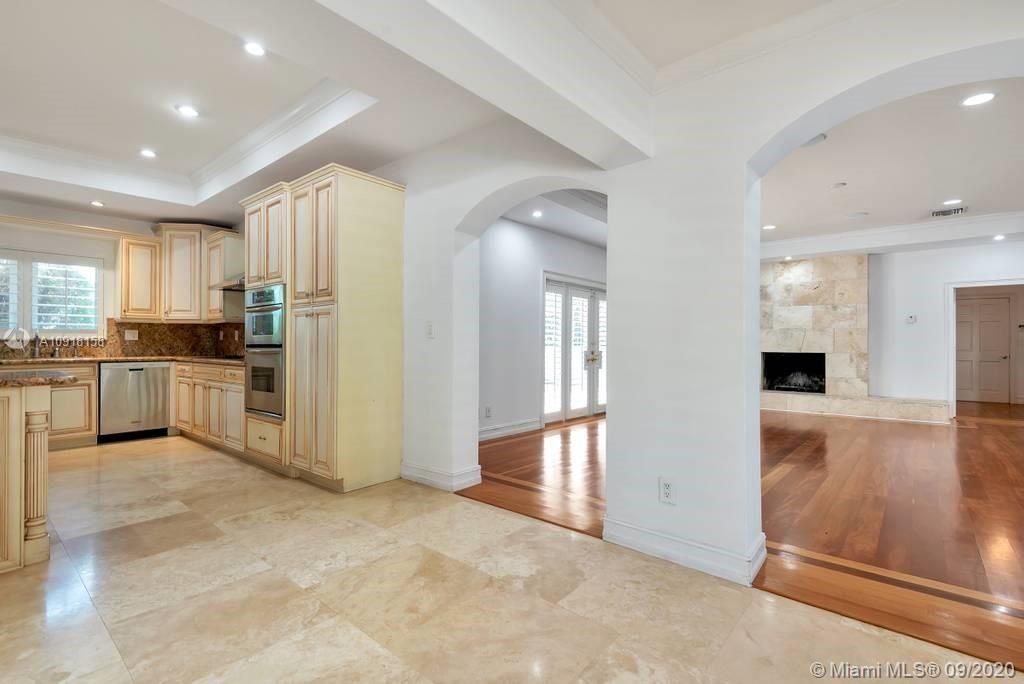 Недавно арендовано: $9,500 (6 спален, 5 ванн, 4743 Квадратных фут)