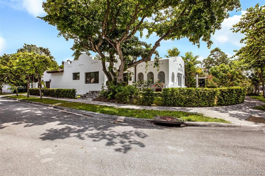 Recently Sold: $814,900 (3 beds, 2 baths, 1767 Square Feet)