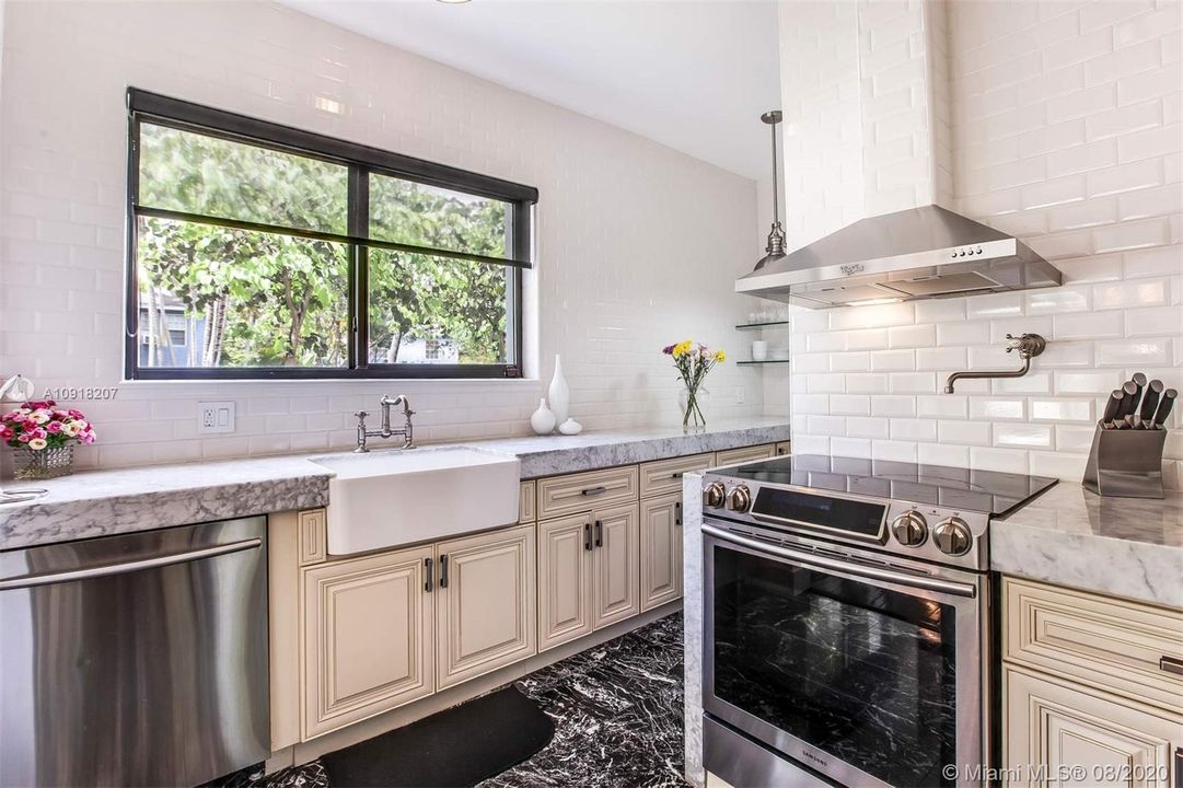 Recently Sold: $814,900 (3 beds, 2 baths, 1767 Square Feet)