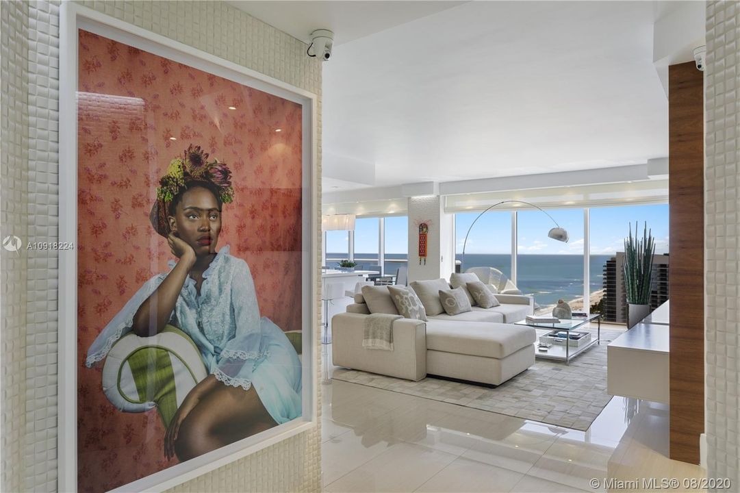 Recently Sold: $2,275,000 (3 beds, 3 baths, 1980 Square Feet)