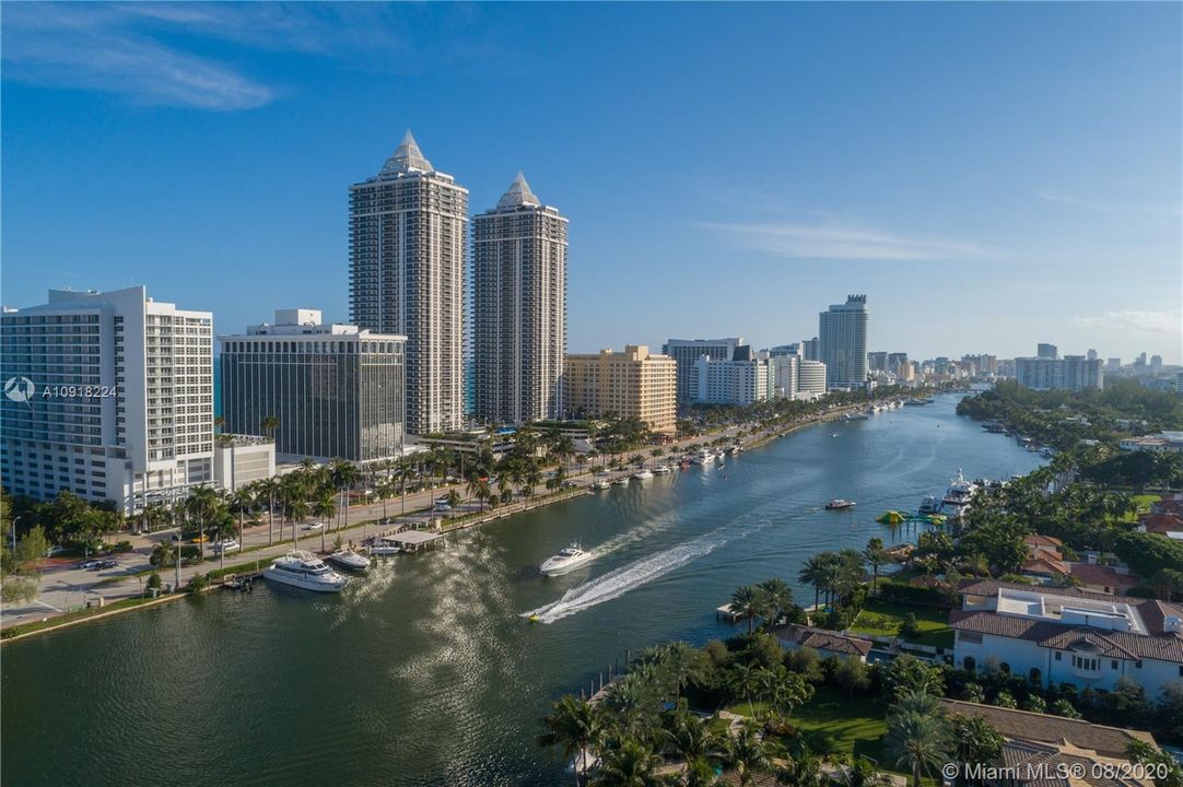 Recently Sold: $2,275,000 (3 beds, 3 baths, 1980 Square Feet)