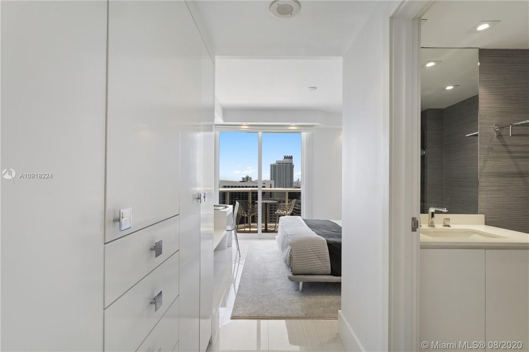 Recently Sold: $2,275,000 (3 beds, 3 baths, 1980 Square Feet)