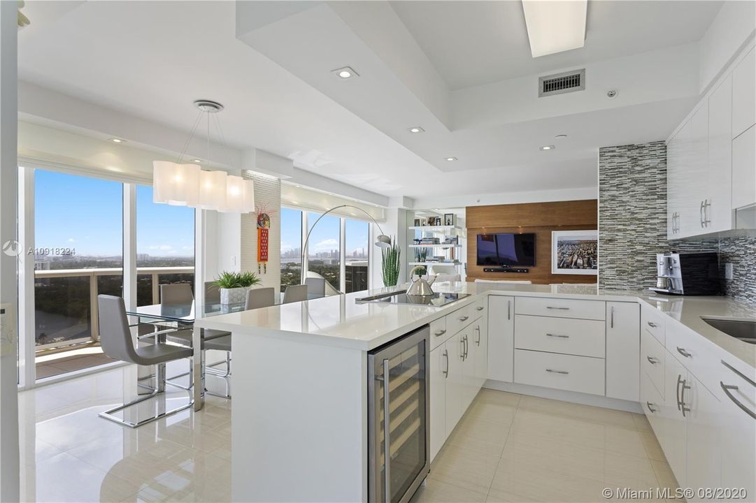 Recently Sold: $2,275,000 (3 beds, 3 baths, 1980 Square Feet)