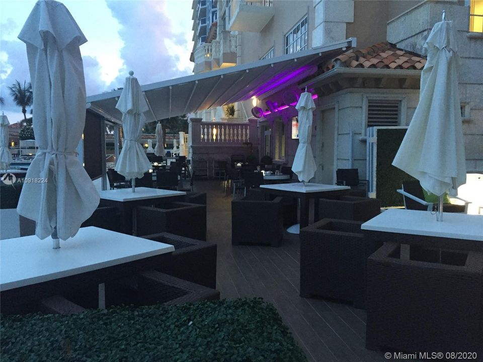 Outdoor Sitting Area - Cafe