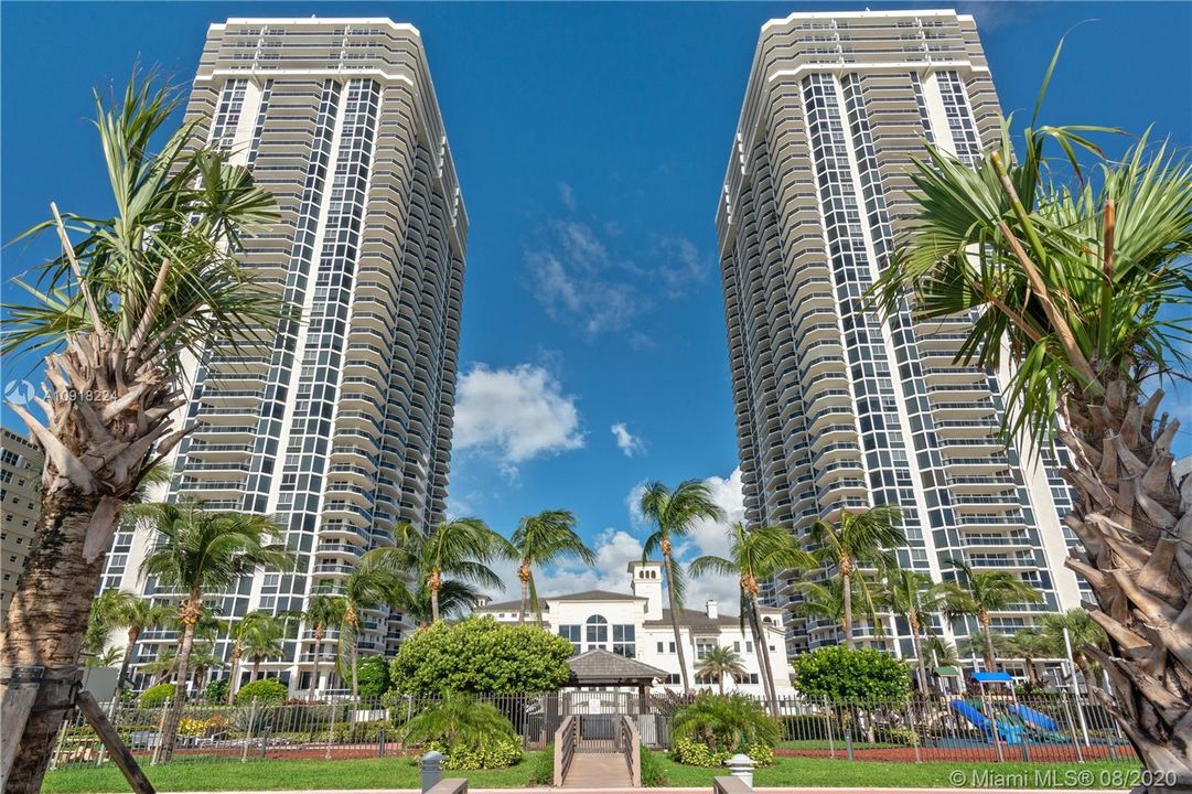 Recently Sold: $2,275,000 (3 beds, 3 baths, 1980 Square Feet)