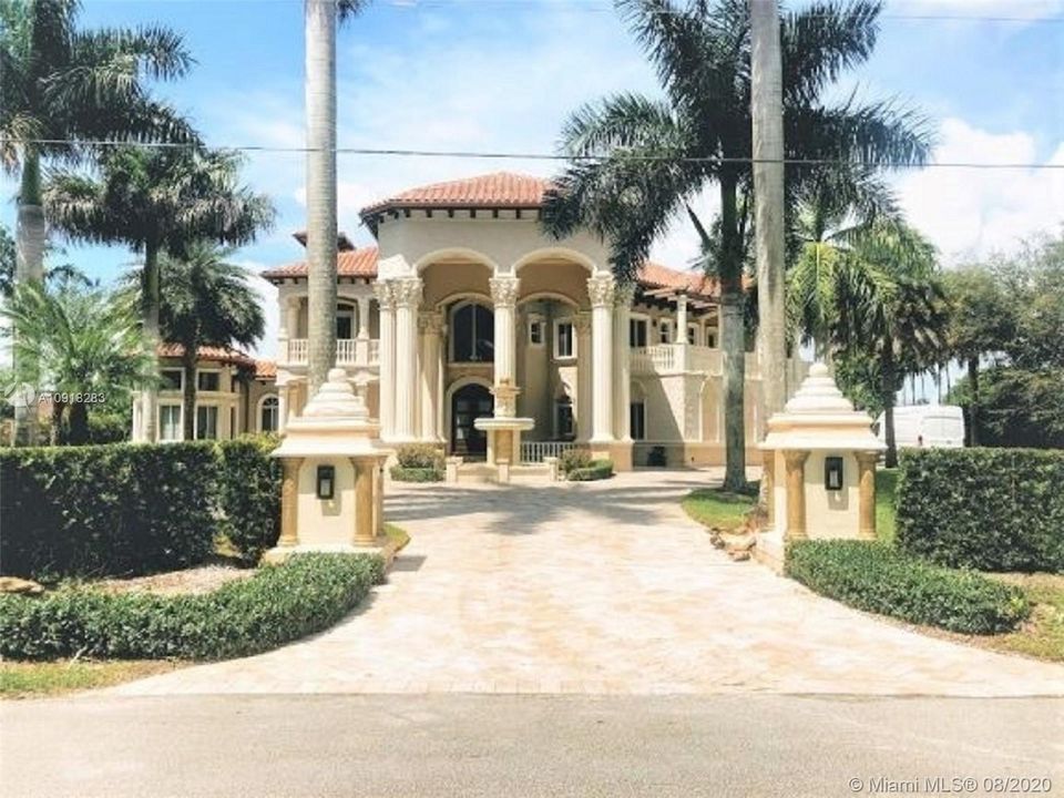 Recently Sold: $2,499,999 (5 beds, 7 baths, 11722 Square Feet)