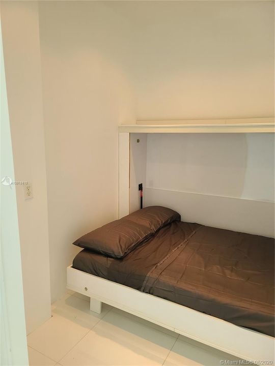 Recently Sold: $680,000 (2 beds, 2 baths, 1334 Square Feet)