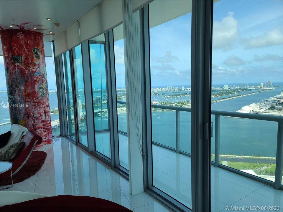 Recently Sold: $680,000 (2 beds, 2 baths, 1334 Square Feet)