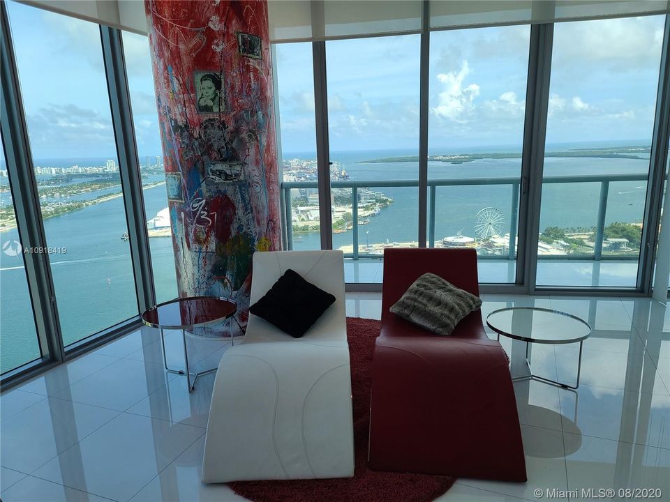 Recently Sold: $680,000 (2 beds, 2 baths, 1334 Square Feet)