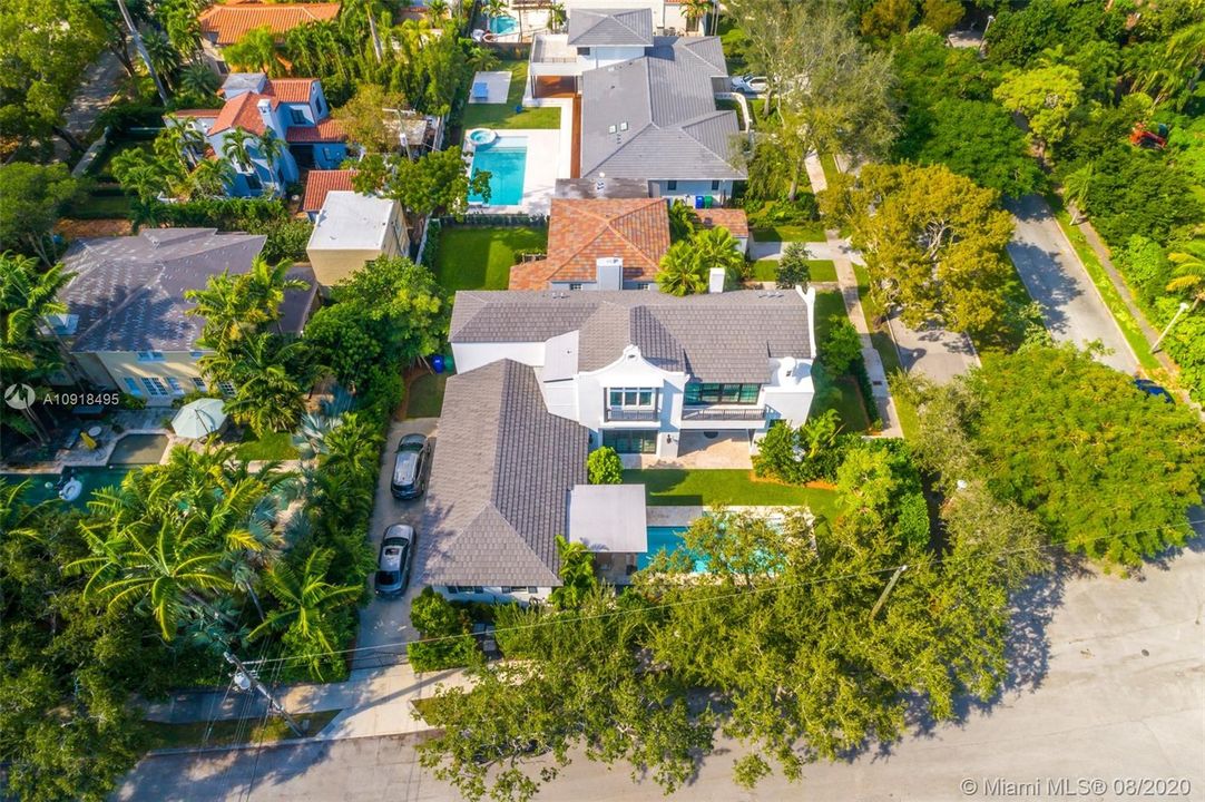 Недавно продано: $3,100,000 (4 спален, 3 ванн, 3579 Квадратных фут)