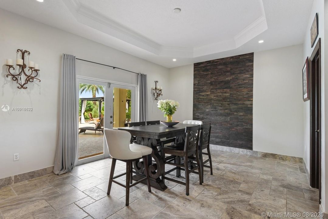 Vendido Recientemente: $625,000 (4 camas, 3 baños, 2344 Pies cuadrados)