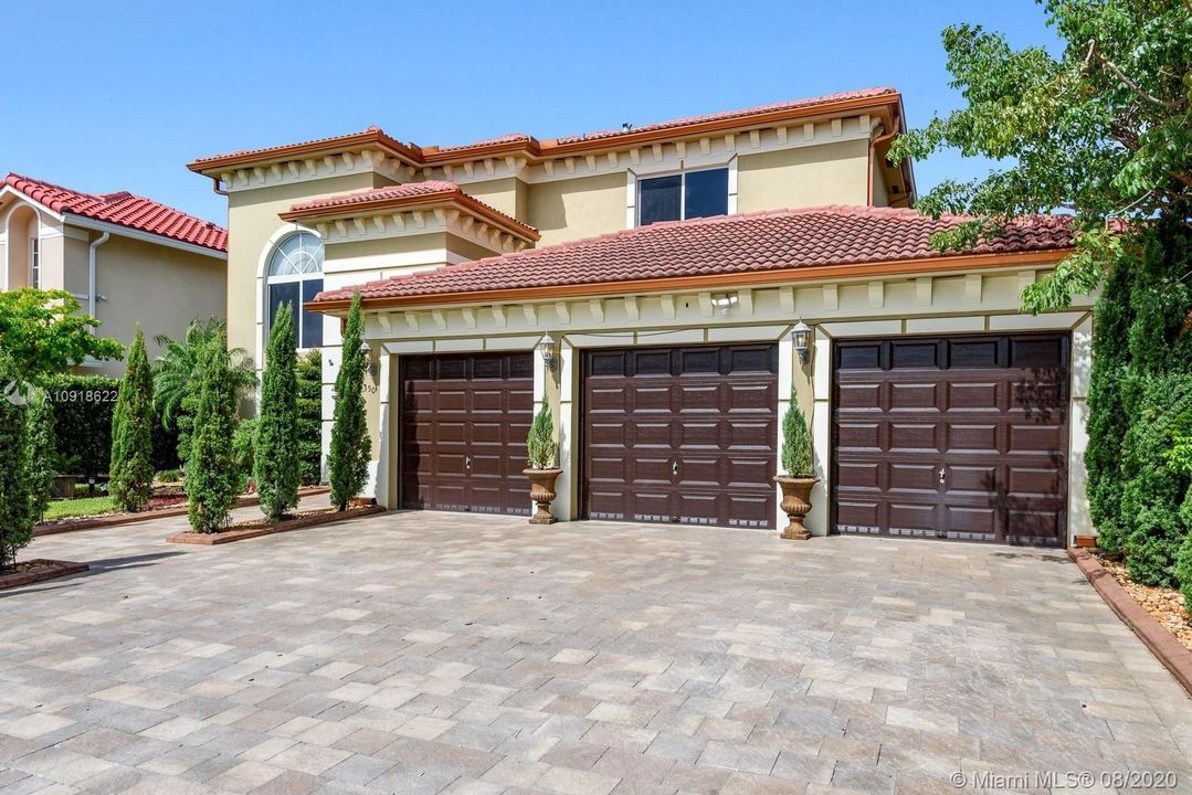 Vendido Recientemente: $625,000 (4 camas, 3 baños, 2344 Pies cuadrados)