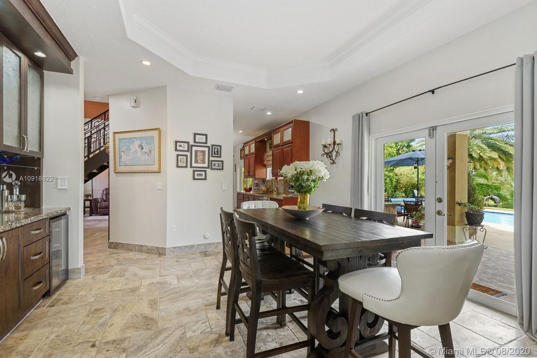 Vendido Recientemente: $625,000 (4 camas, 3 baños, 2344 Pies cuadrados)