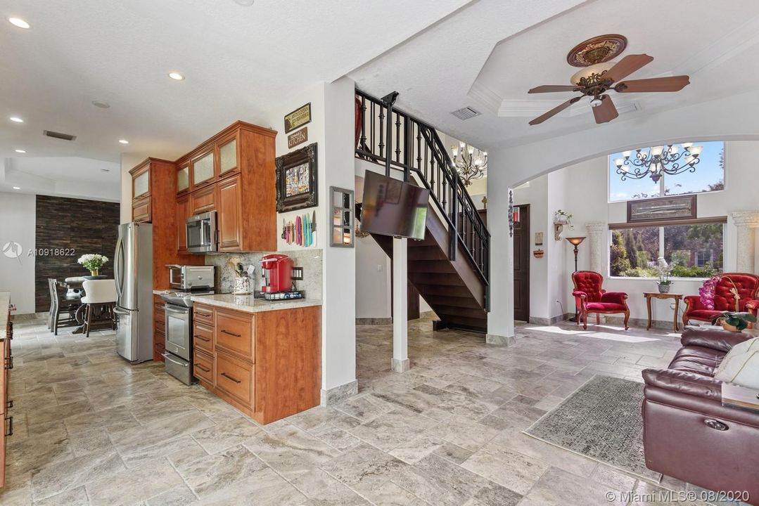 Vendido Recientemente: $625,000 (4 camas, 3 baños, 2344 Pies cuadrados)