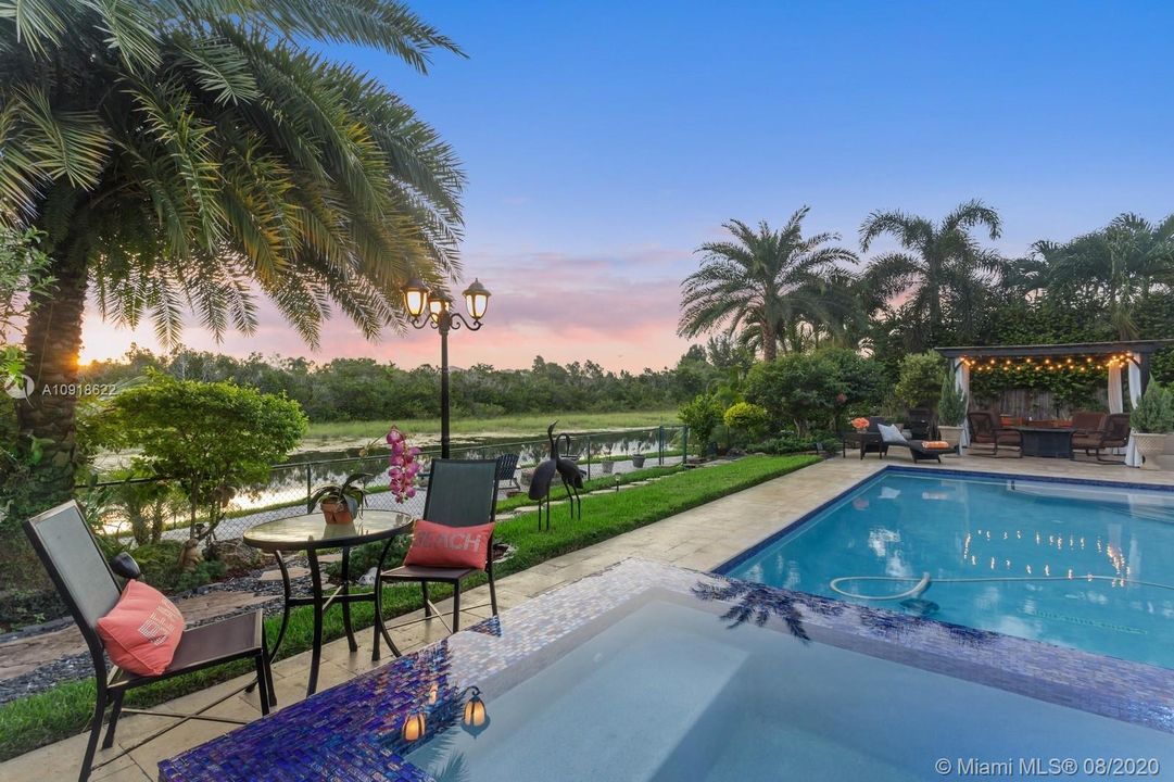 Vendido Recientemente: $625,000 (4 camas, 3 baños, 2344 Pies cuadrados)