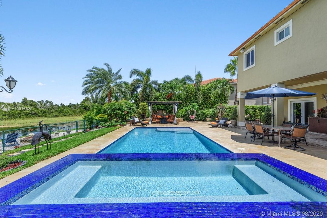 Vendido Recientemente: $625,000 (4 camas, 3 baños, 2344 Pies cuadrados)