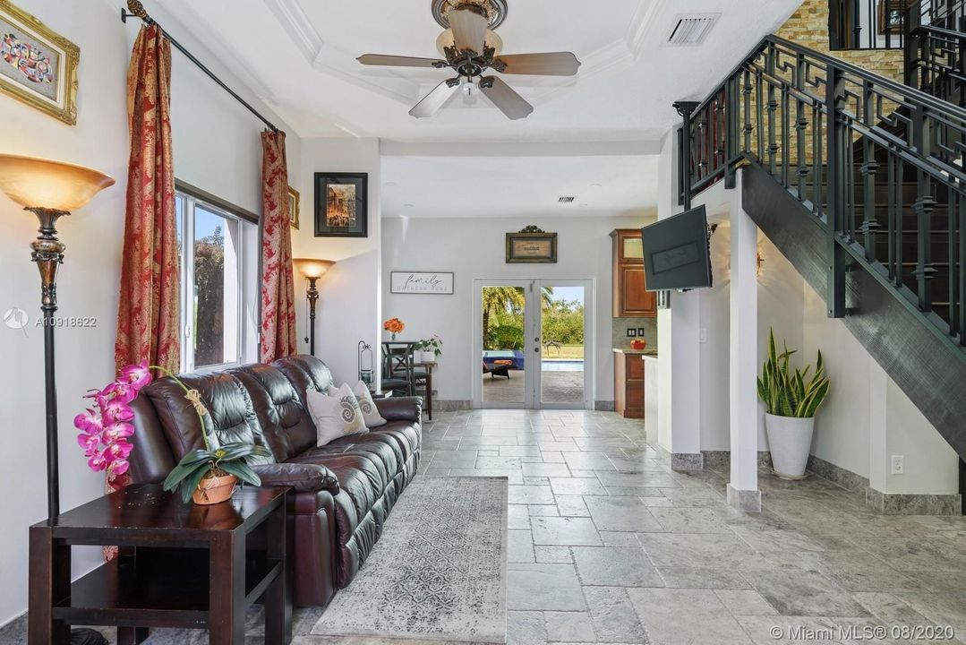 Vendido Recientemente: $625,000 (4 camas, 3 baños, 2344 Pies cuadrados)