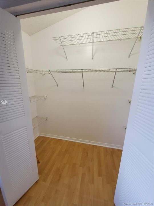 Недавно продано: $295,000 (2 спален, 2 ванн, 1338 Квадратных фут)
