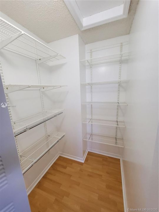 Недавно продано: $295,000 (2 спален, 2 ванн, 1338 Квадратных фут)