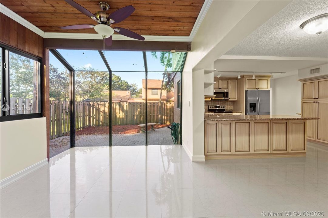 Недавно продано: $324,900 (3 спален, 2 ванн, 1434 Квадратных фут)