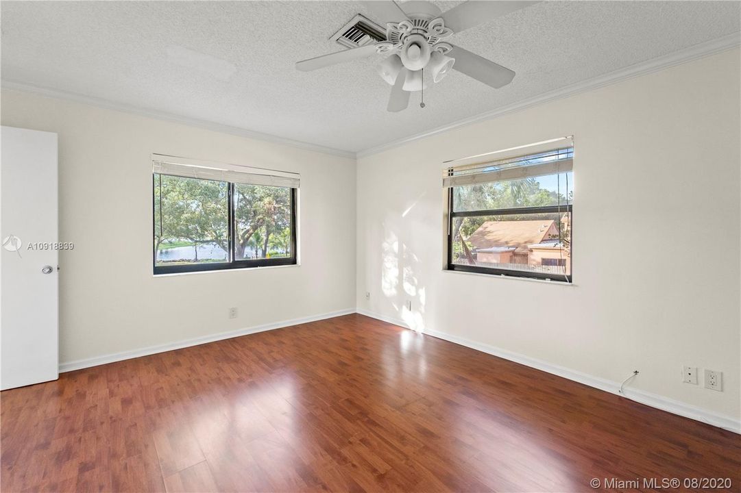 Недавно продано: $324,900 (3 спален, 2 ванн, 1434 Квадратных фут)