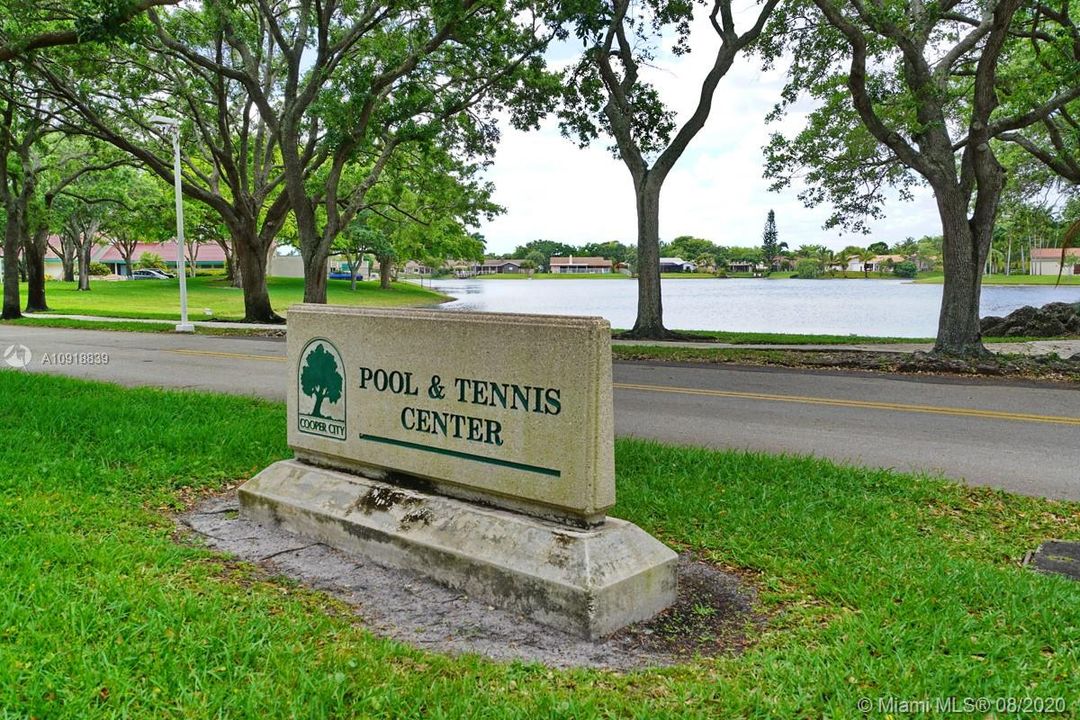 Недавно продано: $324,900 (3 спален, 2 ванн, 1434 Квадратных фут)