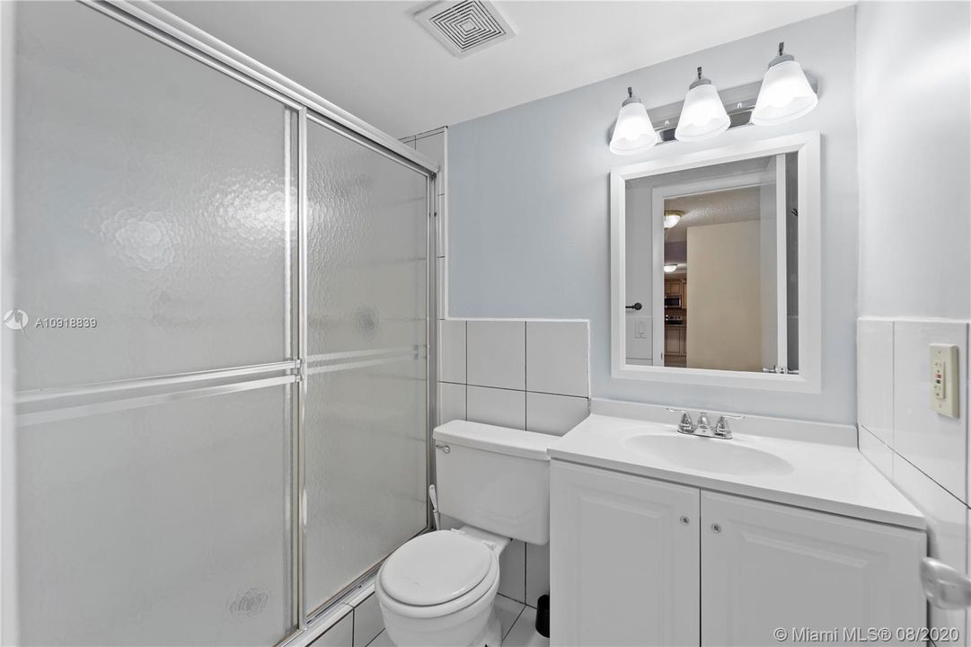 Недавно продано: $324,900 (3 спален, 2 ванн, 1434 Квадратных фут)