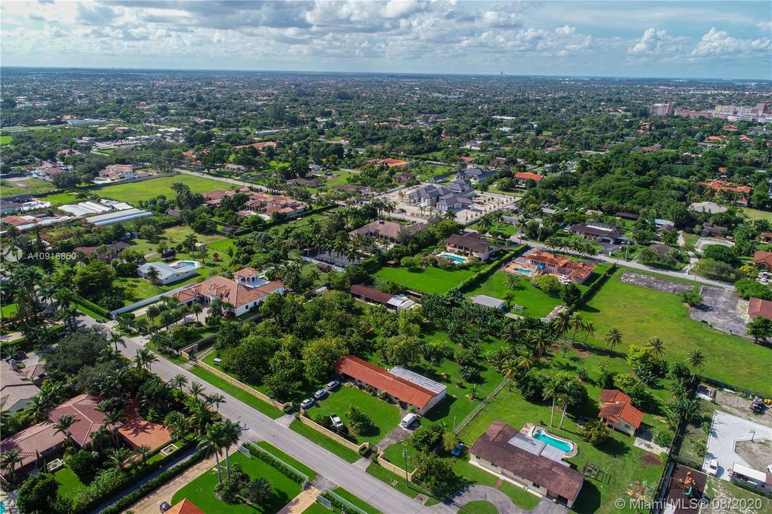 Vendido Recientemente: $1,700,000 (3 camas, 3 baños, 1176 Pies cuadrados)