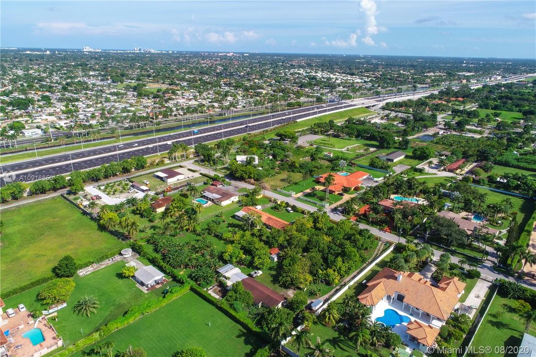 Vendido Recientemente: $1,700,000 (3 camas, 3 baños, 1176 Pies cuadrados)