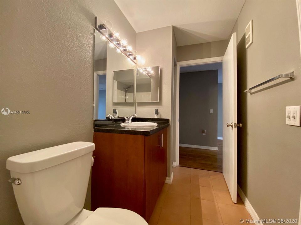 Recently Rented: $1,490 (2 beds, 1 baths, 965 Square Feet)