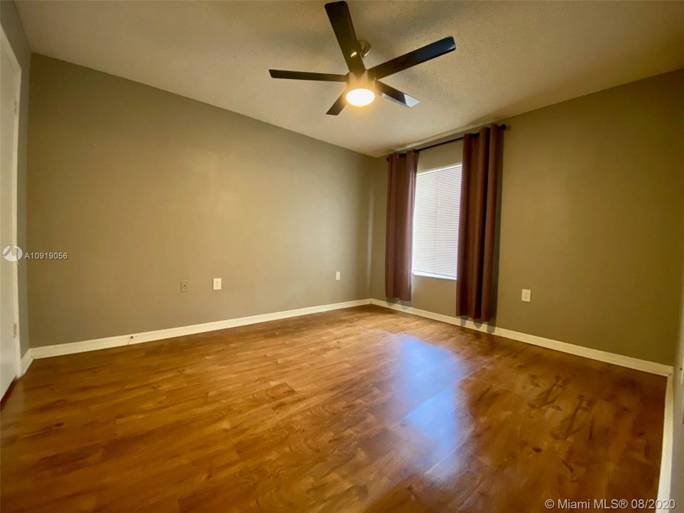 Recently Rented: $1,490 (2 beds, 1 baths, 965 Square Feet)