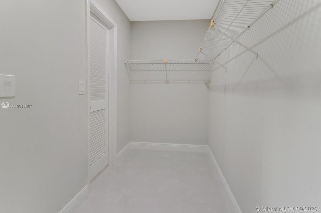 walk close  - 2nd Room
