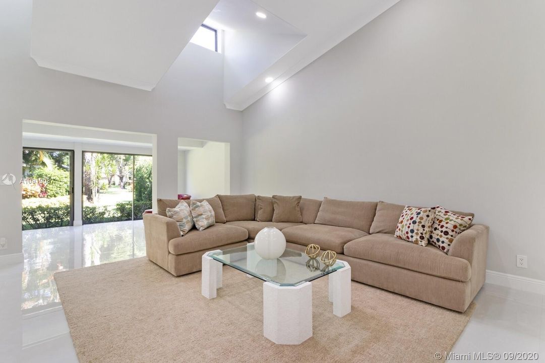最近售出: $308,900 (3 贝兹, 2 浴室, 2212 平方英尺)