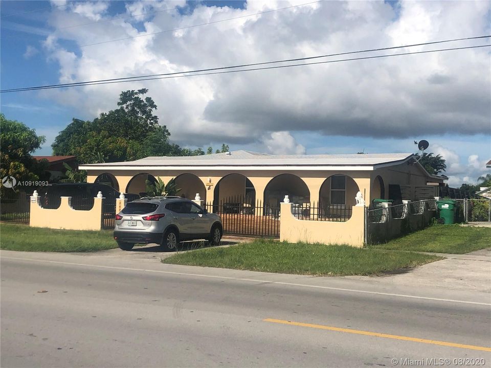 Vendido Recientemente: $370,000 (4 camas, 2 baños, 1938 Pies cuadrados)