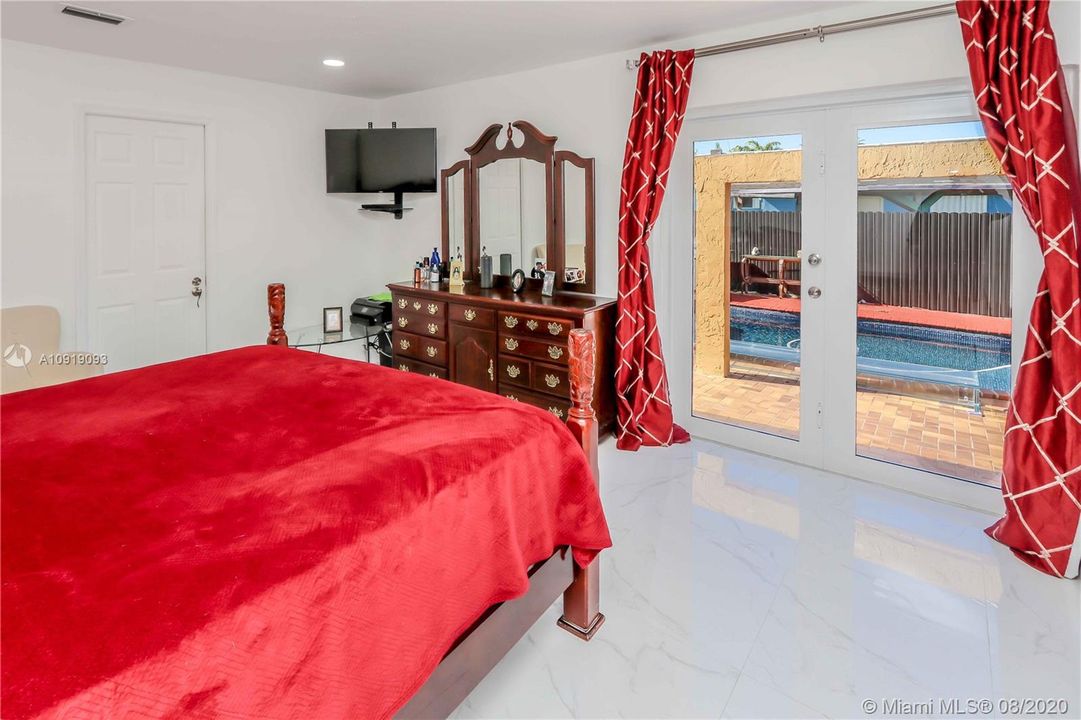 Vendido Recientemente: $370,000 (4 camas, 2 baños, 1938 Pies cuadrados)