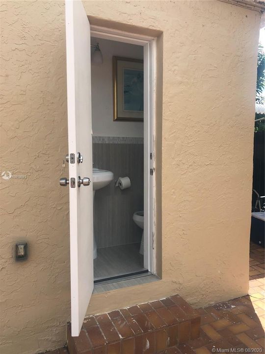 Vendido Recientemente: $370,000 (4 camas, 2 baños, 1938 Pies cuadrados)