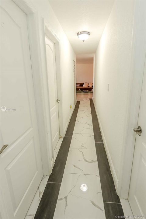 Vendido Recientemente: $370,000 (4 camas, 2 baños, 1938 Pies cuadrados)