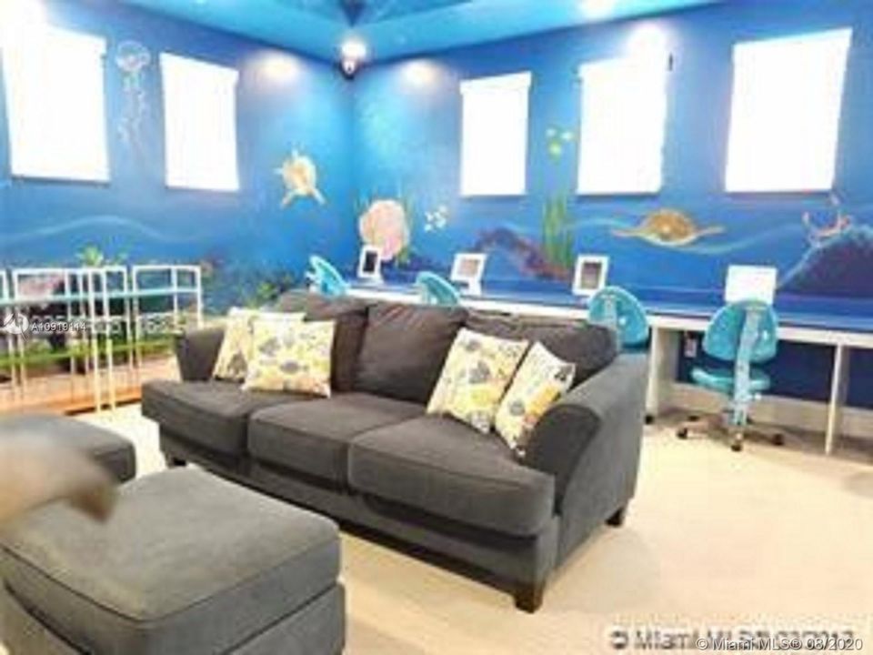 Recently Rented: $2,400 (3 beds, 3 baths, 2640 Square Feet)