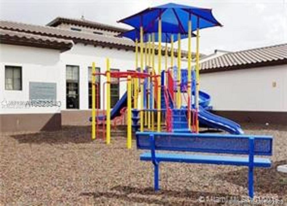 Recently Rented: $2,400 (3 beds, 3 baths, 2640 Square Feet)