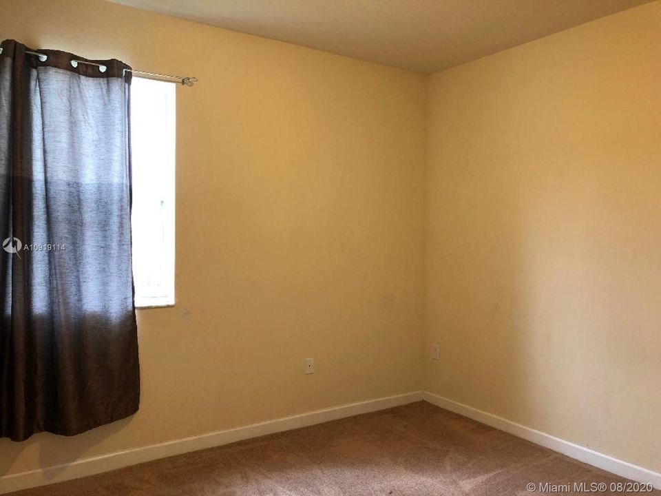 Recently Rented: $2,400 (3 beds, 3 baths, 2640 Square Feet)