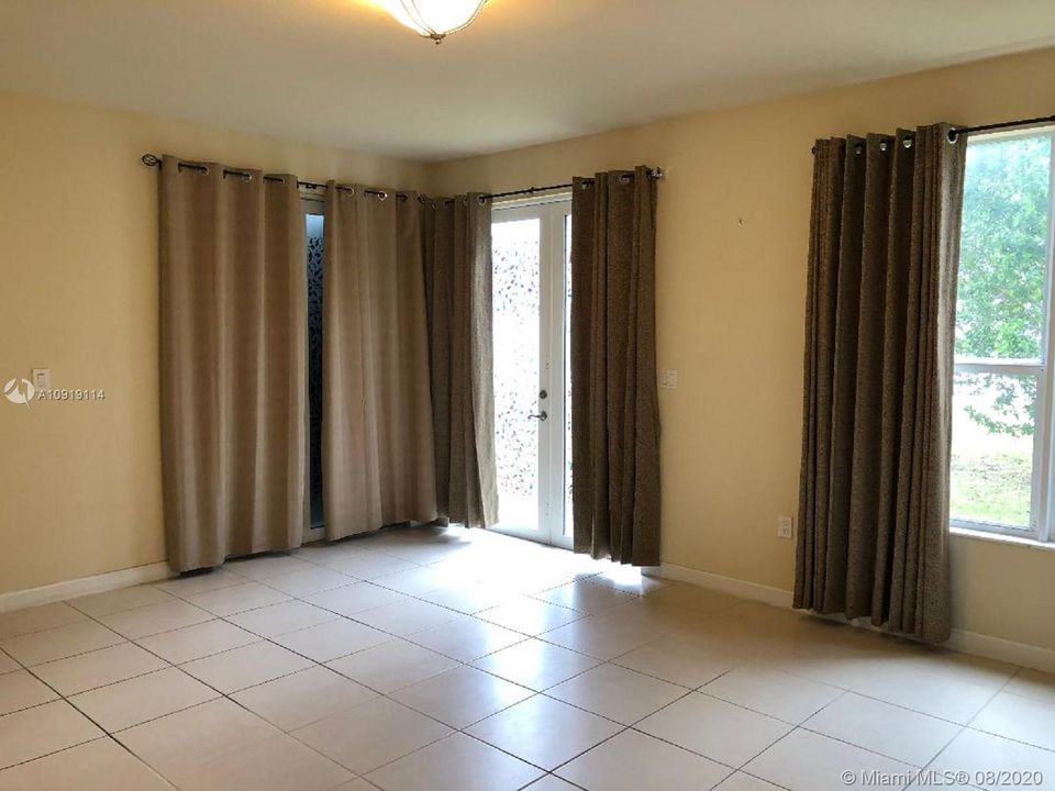 Recently Rented: $2,400 (3 beds, 3 baths, 2640 Square Feet)