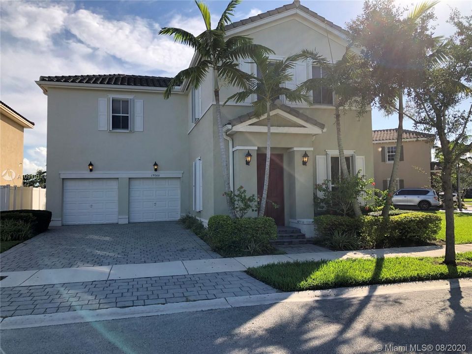 Recently Rented: $2,400 (3 beds, 3 baths, 2640 Square Feet)